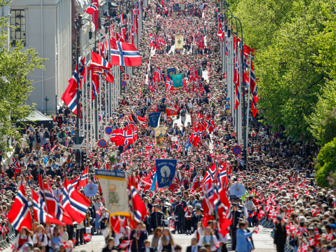 The Oslo children's parade headed for the Royal Palace. Photo: Frederik Ringnes / NTB
